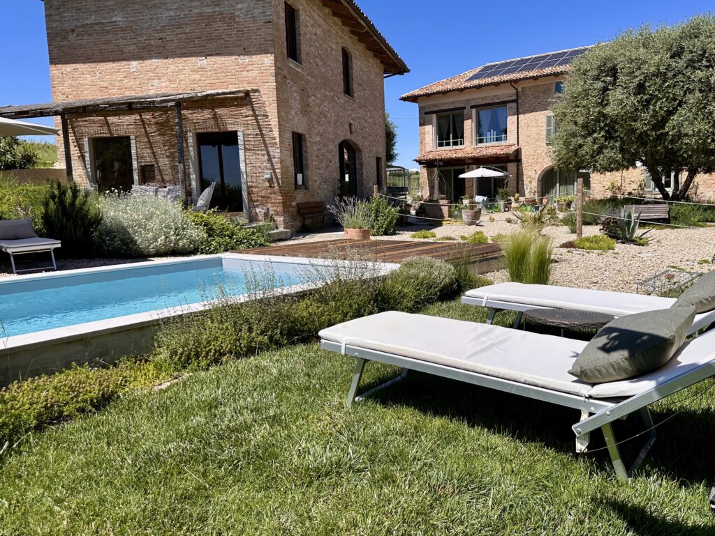 Adults-only B&B with saltwater pool in the vineyards of Monferrato, Piedmont